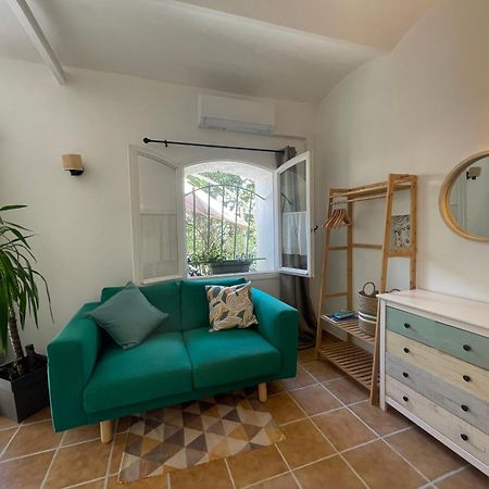 Cosy Studio - Place Du Figuier Bormes-les-Mimosas Eksteriør billede