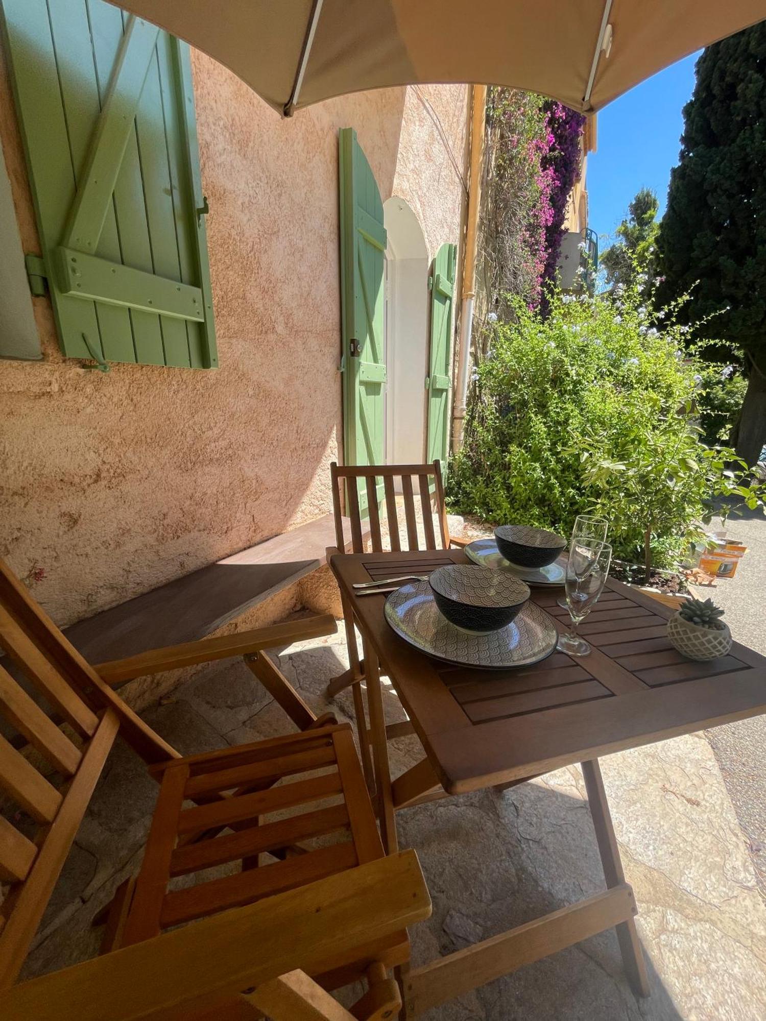 Cosy Studio - Place Du Figuier Bormes-les-Mimosas Eksteriør billede
