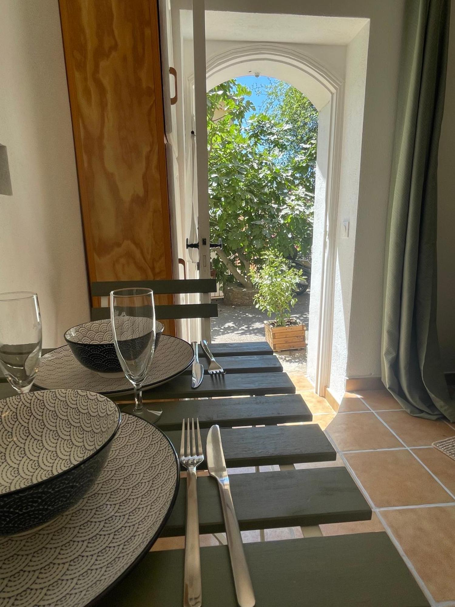 Cosy Studio - Place Du Figuier Bormes-les-Mimosas Eksteriør billede